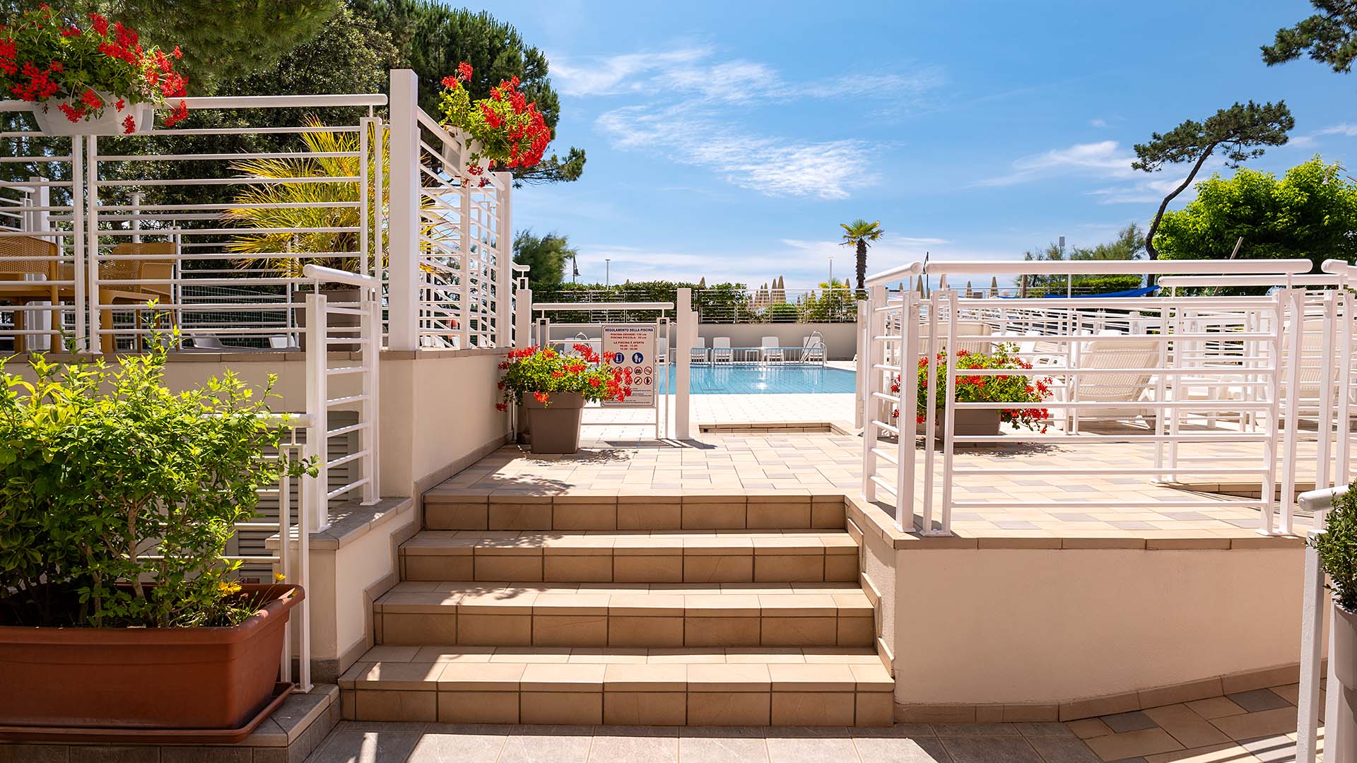 Relaxation and fun by the pool for the whole family